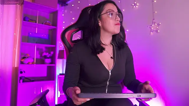 Madison Mayer online show from March 10, 12:54 pm