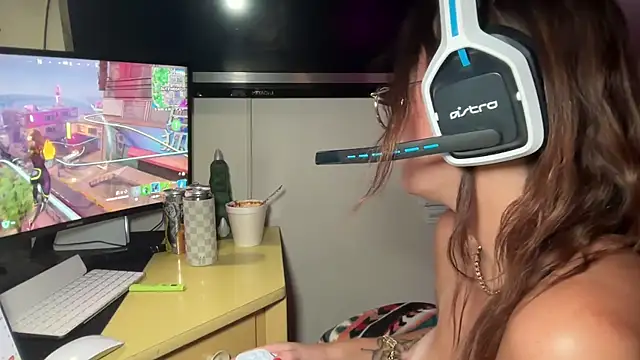 SpaceCowWhore online show from September 29, 1:11 am