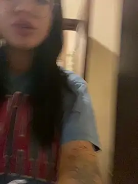 Karen Holmss online show from March 13, 10:21 pm