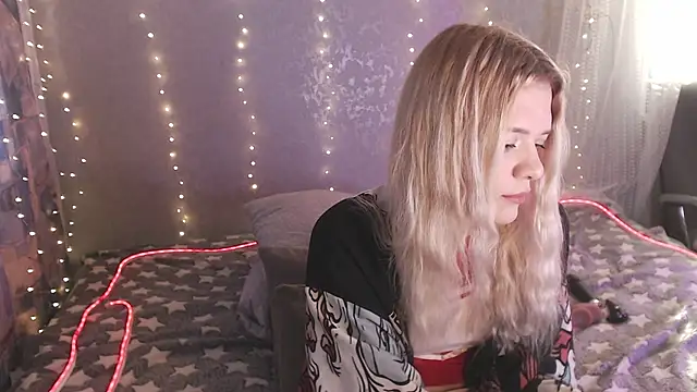 Snapshot of Your_Horny_Friends chatting on March 10, 10:09 am Your Horny Friends online show from March 10, 10:09 am