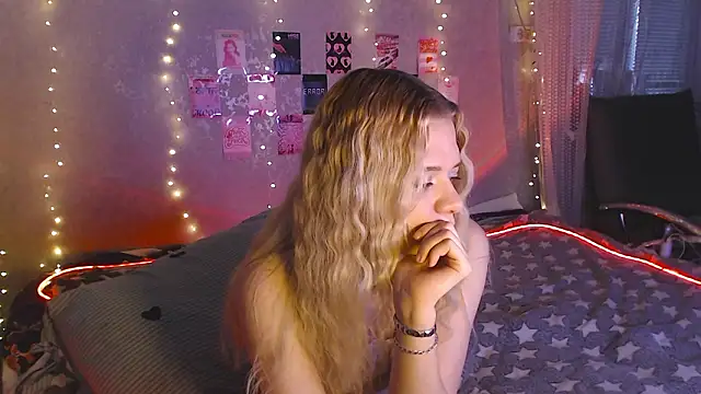 Snapshot of Your_Horny_Friends chatting on March 20, 1:49 pm Your Horny Friends online show from March 20, 1:49 pm