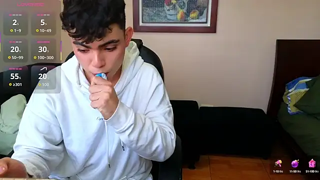 lukeboyce33 online show from October 19, 9:48 pm