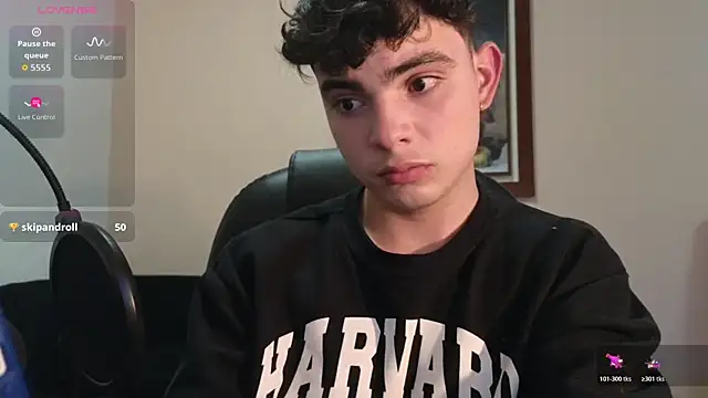 lukeboyce33 online show from March 2, 5:08 am