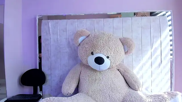 Snapshot of Alice_26_ chatting on February 25, 2:05 pm Alice 26 online show from February 25, 2:05 pm