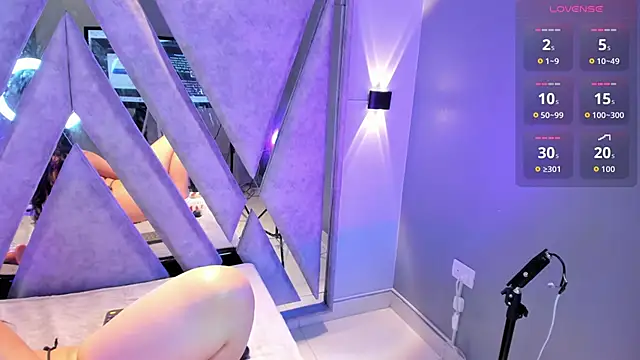 Alice 26  online show from March 31, 1:55 pm