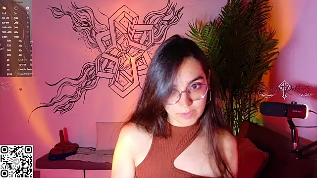 Emmi Roberts online show from April 14, 11:33 pm