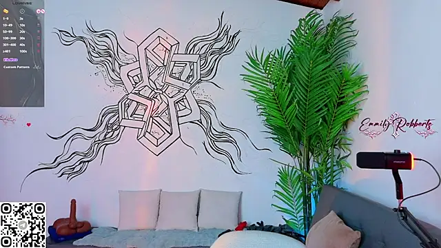 Emmi Roberts online show from April 17, 8:12 pm