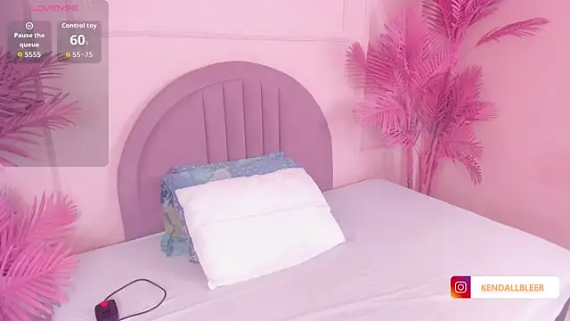 Kendallbleer online show from October 30, 11:44 am