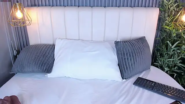 LauraCarther online show from April 14, 8:04 pm