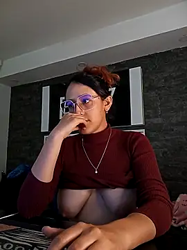 Snapshot of Hairydoll_ chatting on May 11, 9:34 pm Hairydoll online show from May 11, 9:34 pm