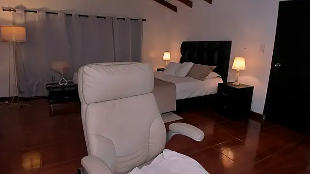 karla hill 28 online show from December 17, 3:12 am