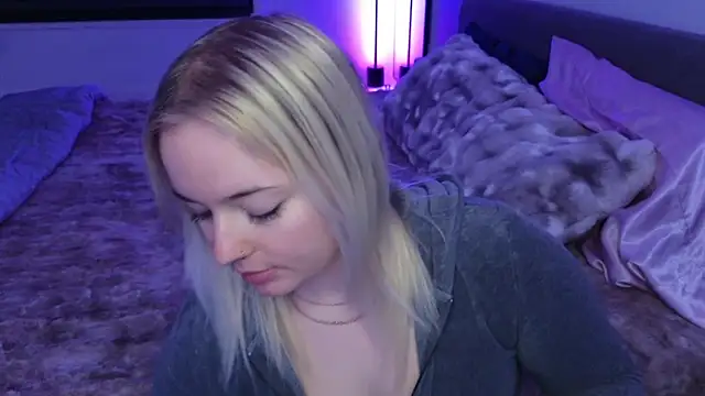 margot robbie7 online show from March 2, 11:44 pm