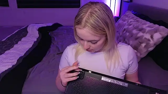 Snapshot of margot_robbie7 chatting on May 20, 1:56 am margot robbie7 online show from May 20, 1:56 am