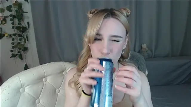 Snapshot of Mia__Kitty chatting on March 19, 3:09 am Mia  Kitty online show from March 19, 3:09 am