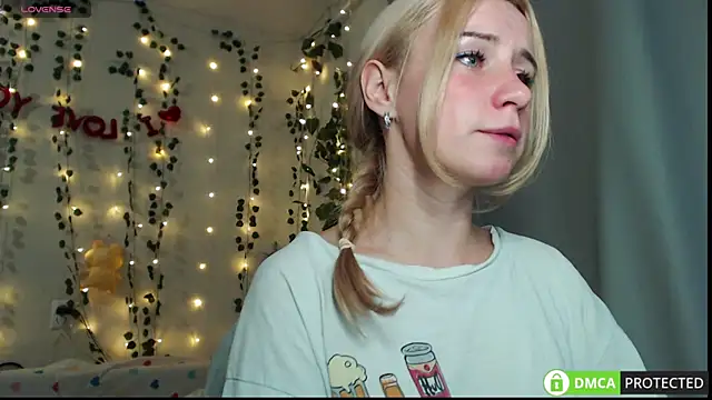 Snapshot of Mia__Kitty chatting on October 9, 6:39 pm Mia  Kitty online show from October 9, 6:39 pm