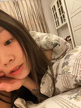 Snapshot of Minnie-66 chatting on March 18, 2:36 am Minnie-66 online show from March 18, 2:36 am
