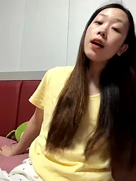 Snapshot of Minnie-66 chatting on October 4, 11:19 am Minnie-66 online show from October 4, 11:19 am
