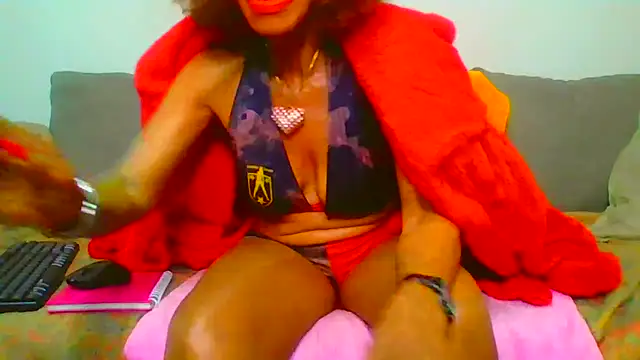 Snapshot of ModelZoee chatting on July 4, 6:52 am ModelZoee online show from July 4, 6:52 am