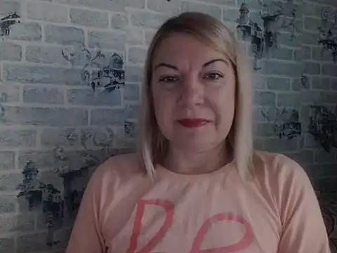 Lillia Ray online show from December 3, 9:40 am