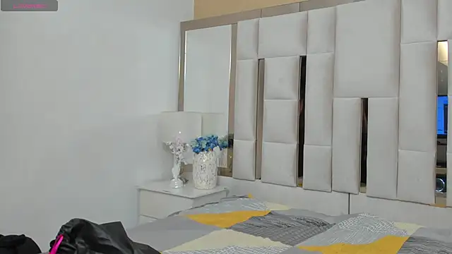 Snapshot of TattiBelll chatting on November 27, 11:56 am TattiBelll online show from November 27, 11:56 am