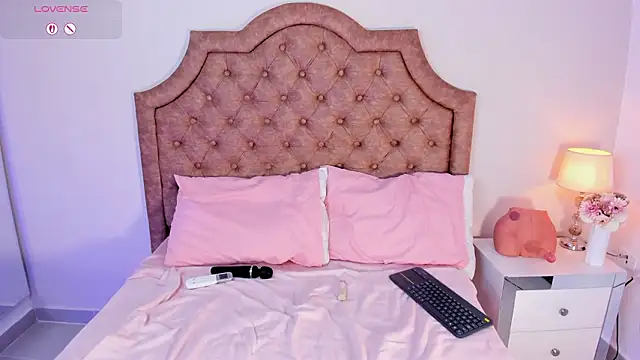 Mandyy1  online show from February 3, 6:22 am