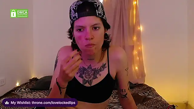 lovelockedlips online show from February 19, 3:13 am