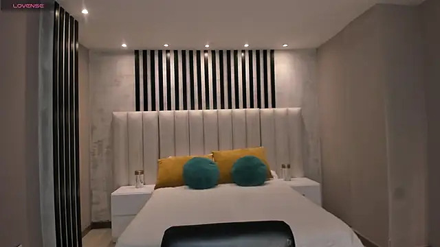 MaiaCollins online show from November 28, 6:32 pm