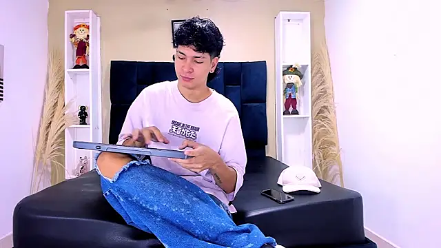Snapshot of Jhojan_twink chatting on September 26, 11:58 am Jhojan twink online show from September 26, 11:58 am