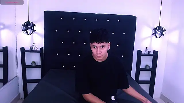 Snapshot of Jhojan_twink chatting on October 4, 6:39 pm Jhojan twink online show from October 4, 6:39 pm