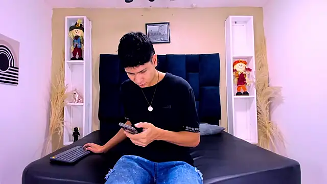 Snapshot of Jhojan_twink chatting on October 17, 12:52 pm Jhojan twink online show from October 17, 12:52 pm