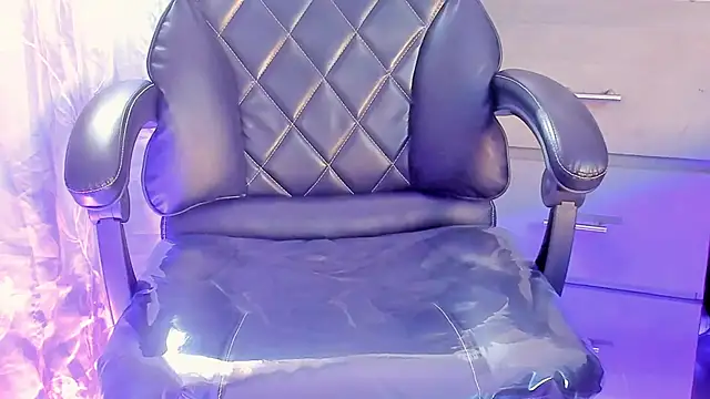 AliceStevens  online show from November 28, 1:58 pm