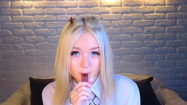 minigirl online show from March 19, 4:03 am