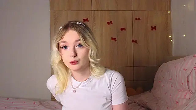 minigirl online show from February 18, 4:14 pm