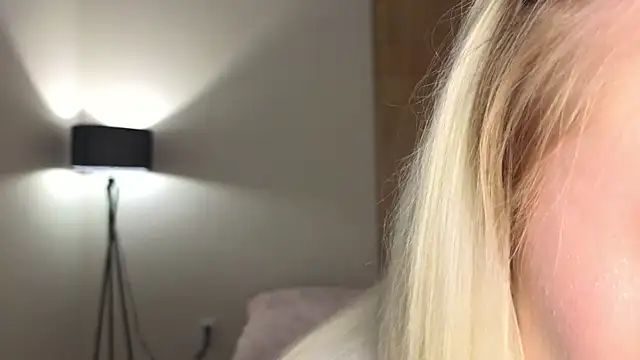 minigirl online show from February 28, 4:08 pm