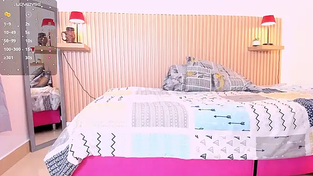 Layla arabelle online show from March 18, 8:01 pm