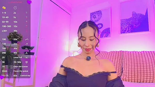 Snapshot of Valen_ross_ chatting on February 4, 9:53 pm Valen ross online show from February 4, 9:53 pm