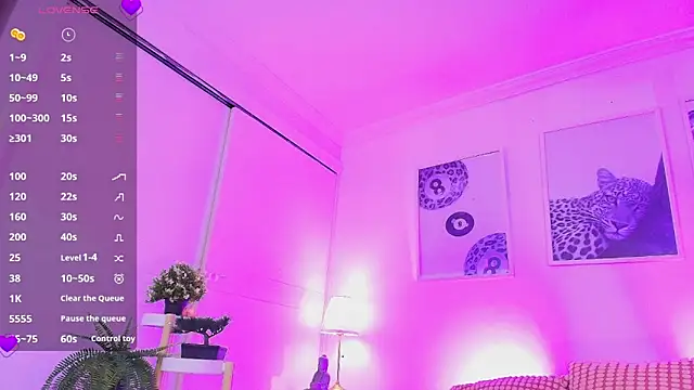 Snapshot of Valen_ross_ chatting on February 5, 9:19 pm Valen ross online show from February 5, 9:19 pm