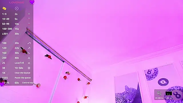 Snapshot of Valen_ross_ chatting on February 16, 10:17 pm Valen ross online show from February 16, 10:17 pm