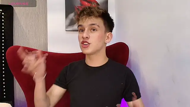 LiamWildx20 online show from November 6, 4:35 am