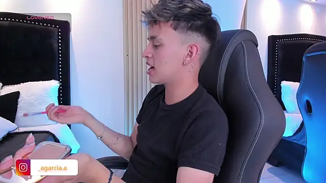 LiamWildx20 online show from May 28, 4:21 am