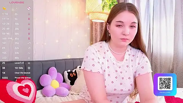 Snapshot of ConstanceHelms chatting on April 4, 5:06 am ConstanceHelms online show from April 4, 5:06 am