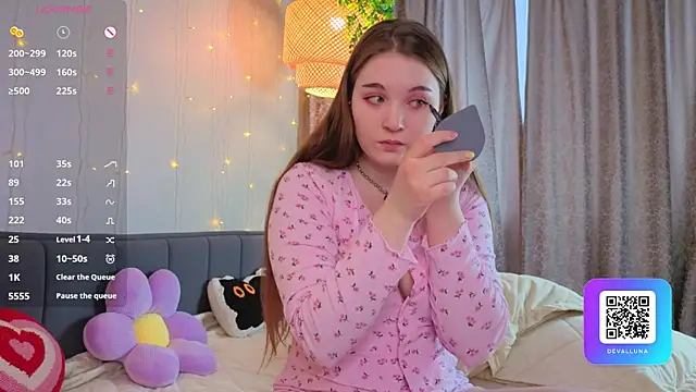 Snapshot of ConstanceHelms chatting on April 6, 5:08 am ConstanceHelms online show from April 6, 5:08 am