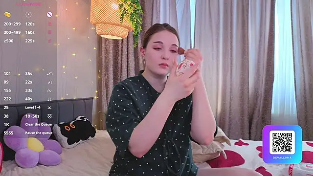 Snapshot of ConstanceHelms chatting on April 8, 5:07 am ConstanceHelms online show from April 8, 5:07 am