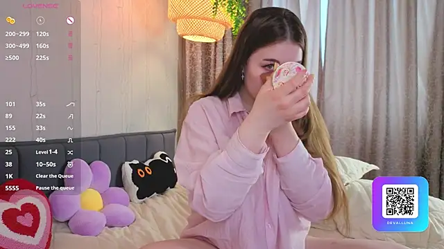 Snapshot of ConstanceHelms chatting on April 12, 5:23 am ConstanceHelms online show from April 12, 5:23 am