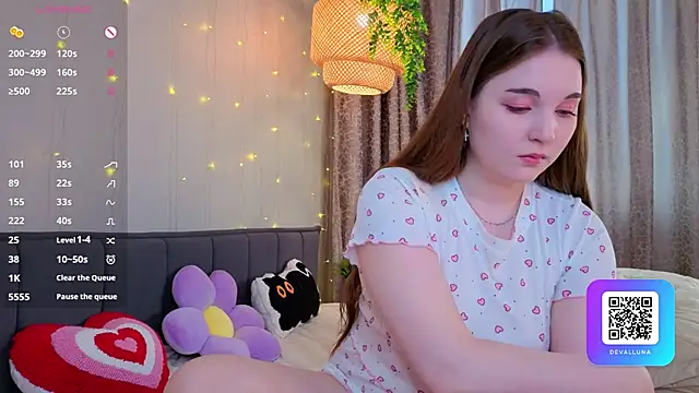 Snapshot of ConstanceHelms chatting on April 16, 5:08 am ConstanceHelms online show from April 16, 5:08 am