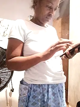 Snapshot of sexylira chatting on September 22, 9:44 am sexylira online show from September 22, 9:44 am