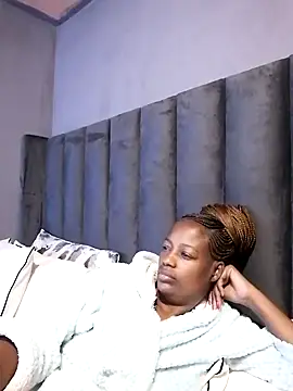 Snapshot of sexylira chatting on October 2, 10:22 am sexylira online show from October 2, 10:22 am