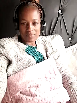 Snapshot of sexylira chatting on November 16, 12:44 pm sexylira online show from November 16, 12:44 pm