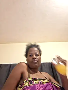 Snapshot of sexylira chatting on February 18, 11:28 am sexylira online show from February 18, 11:28 am