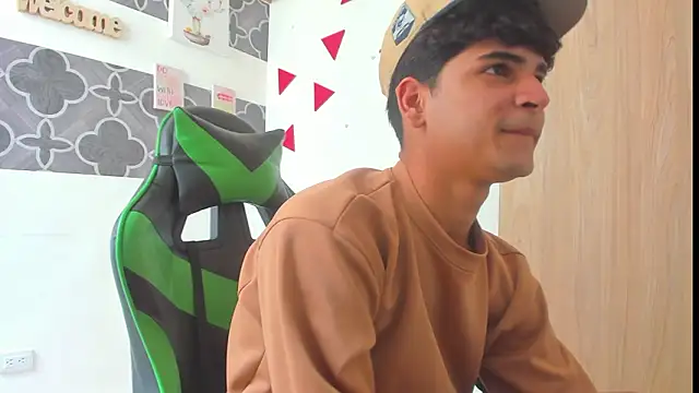 317894 online show from March 1, 5:37 pm